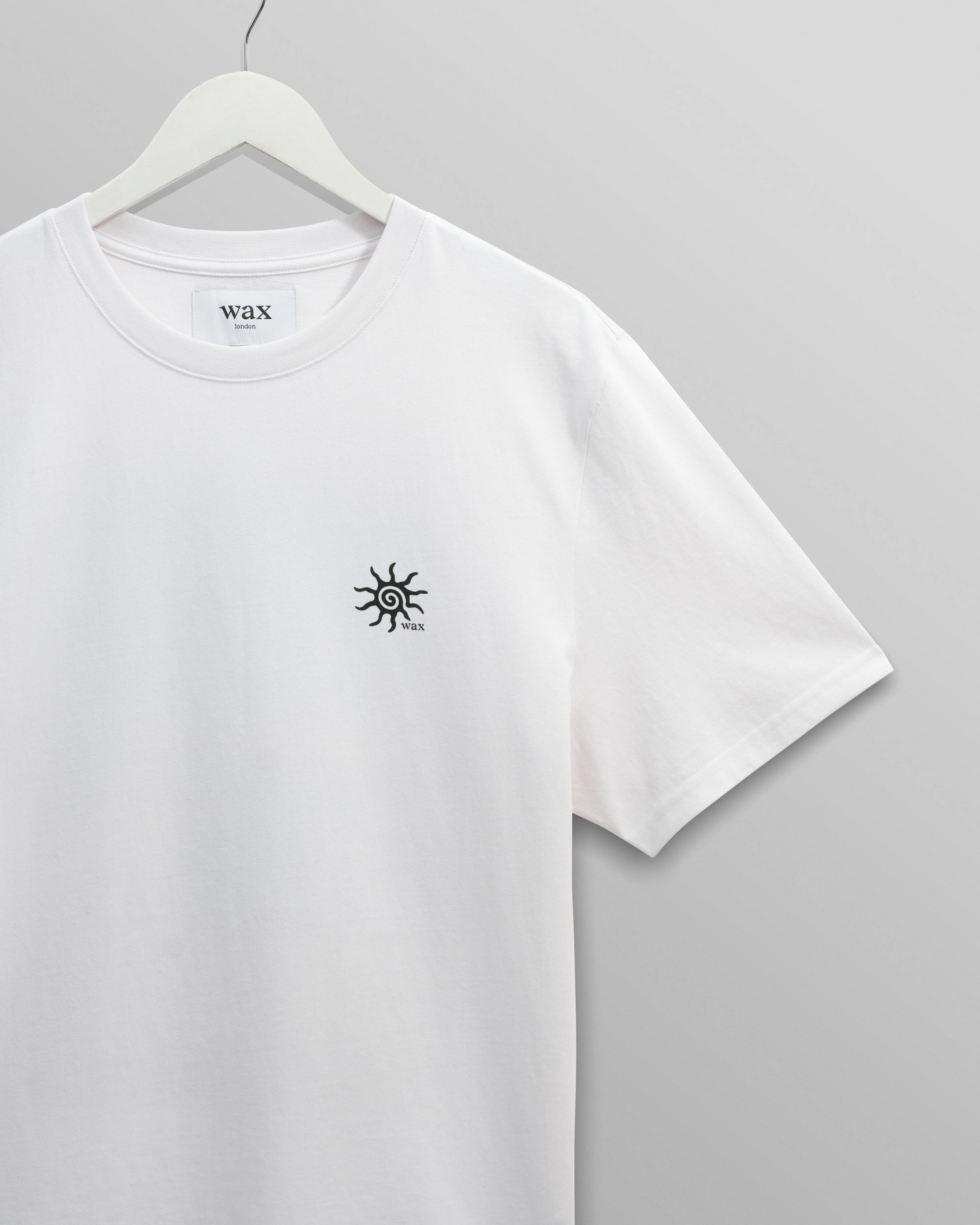 Dean - White London Postcard Graphic Organic Cotton T-Shirt - Image 9