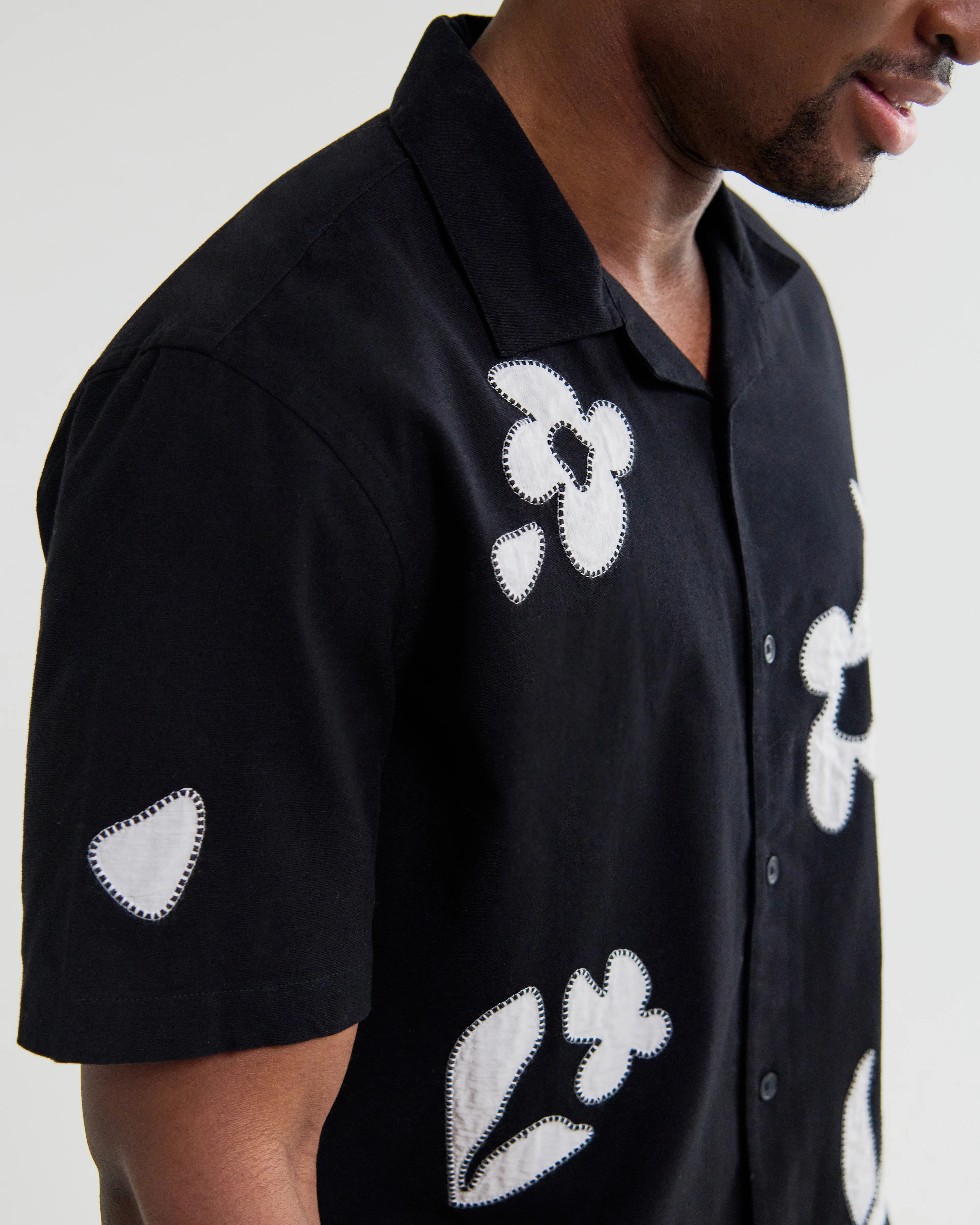 Didcot - Black And Beige Abstract Applique Short-Sleeve Shirt - Image 3