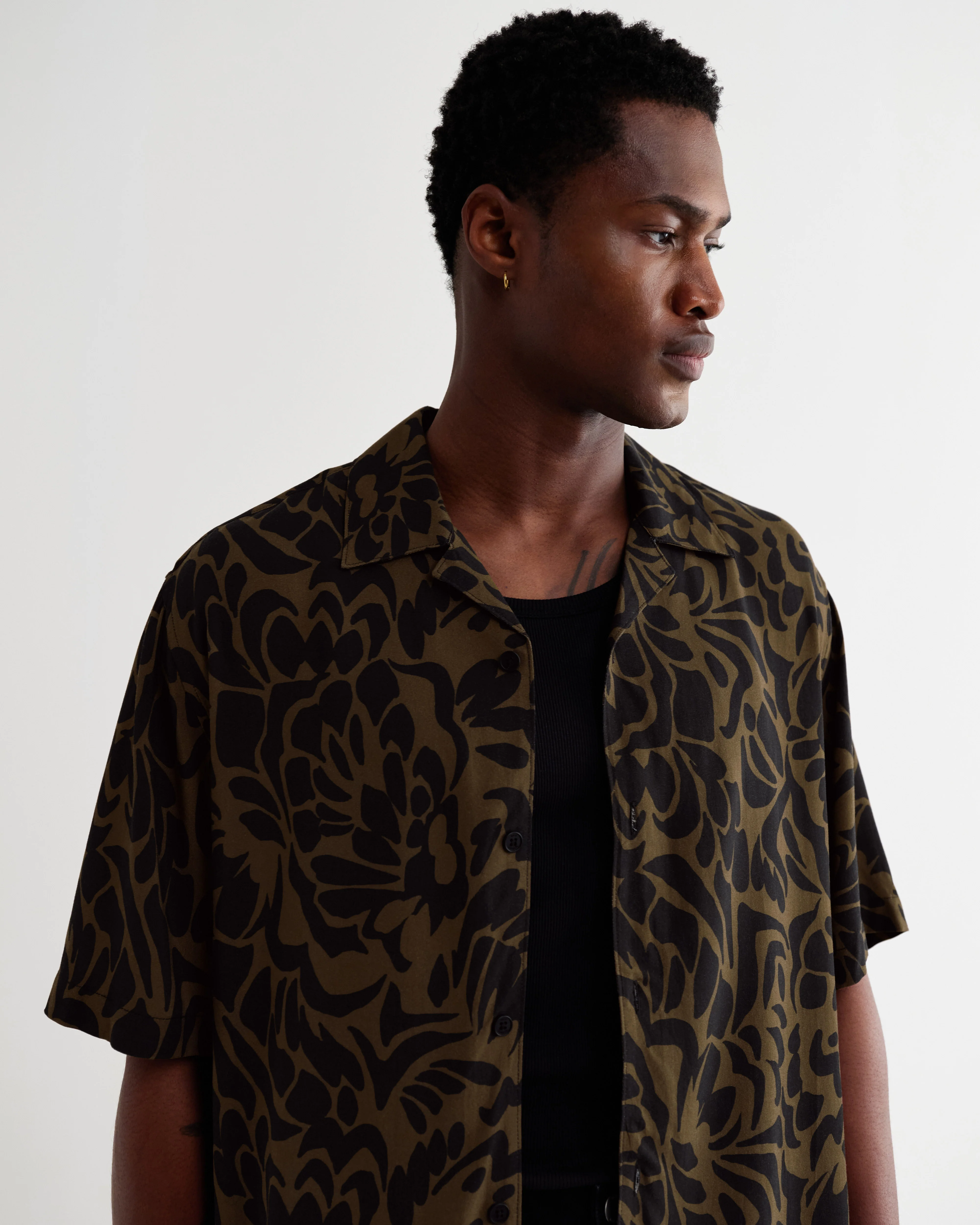 Didcot - Black And Brown Floral Viscose Short-Sleeve Shirt - Image 3