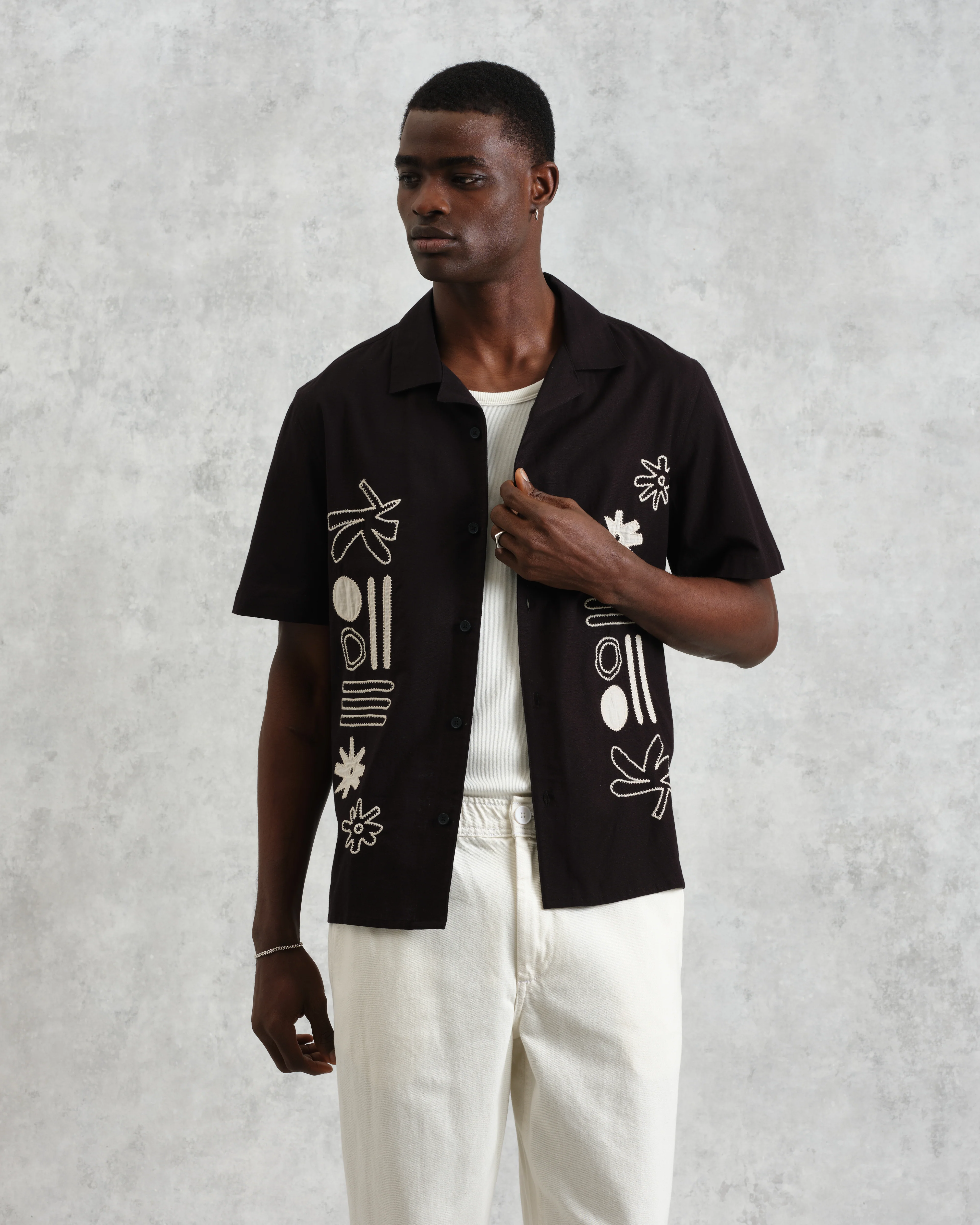 Didcot - Black And Ecru Abstract Applique Short-Sleeve Shirt - Image 2