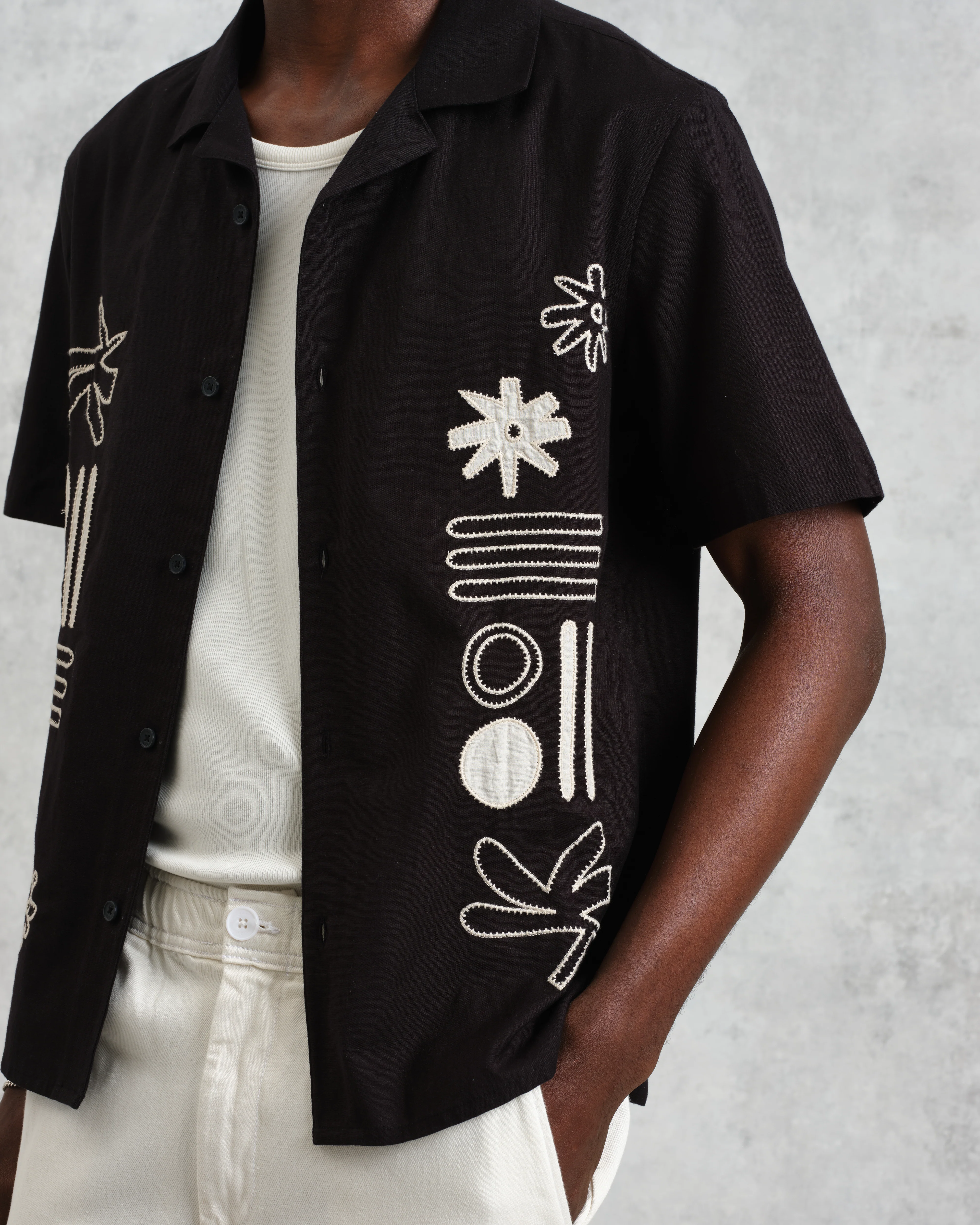 Didcot - Black And Ecru Abstract Applique Short-Sleeve Shirt - Image 3