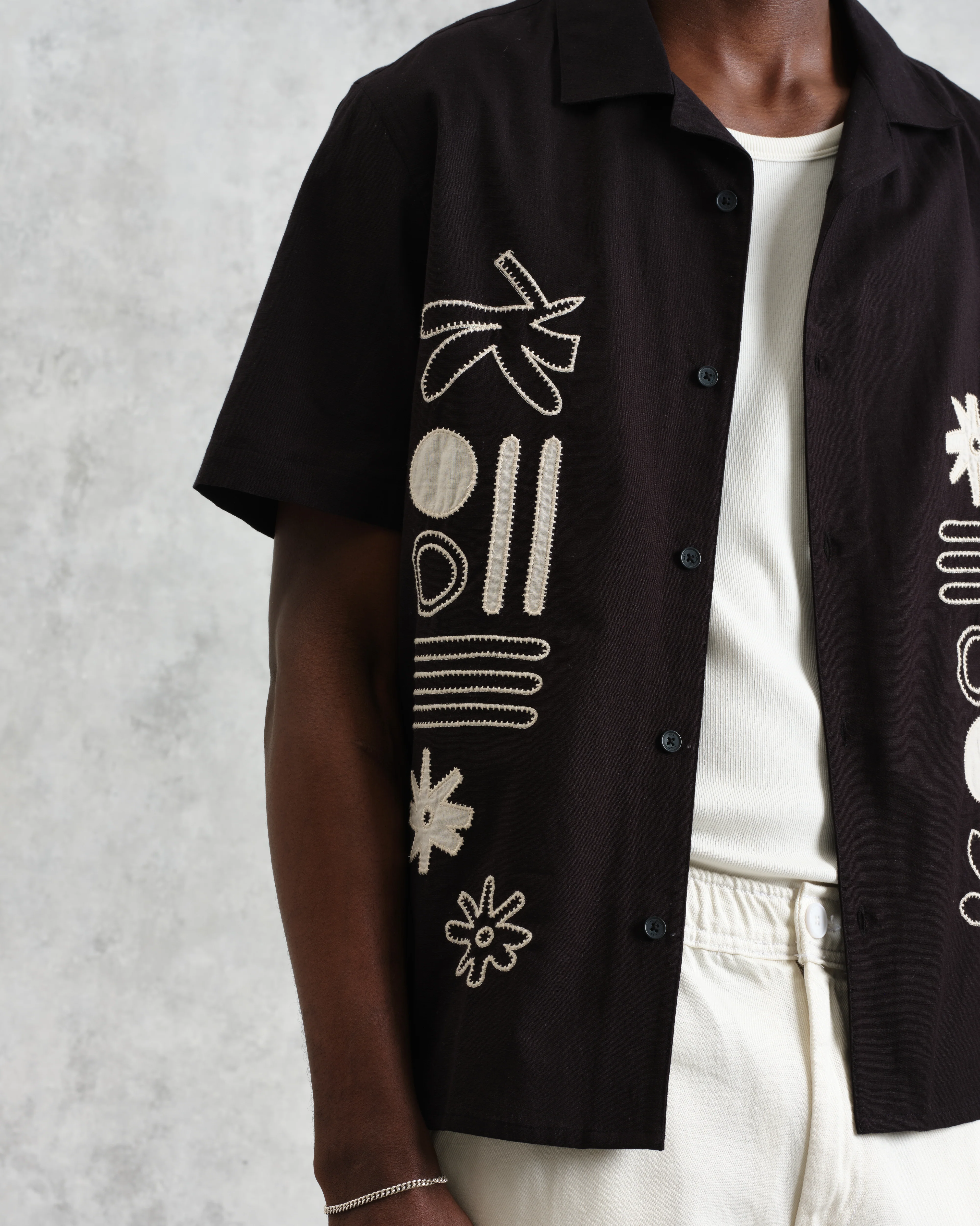 Didcot - Black And Ecru Abstract Applique Short-Sleeve Shirt - Image 4