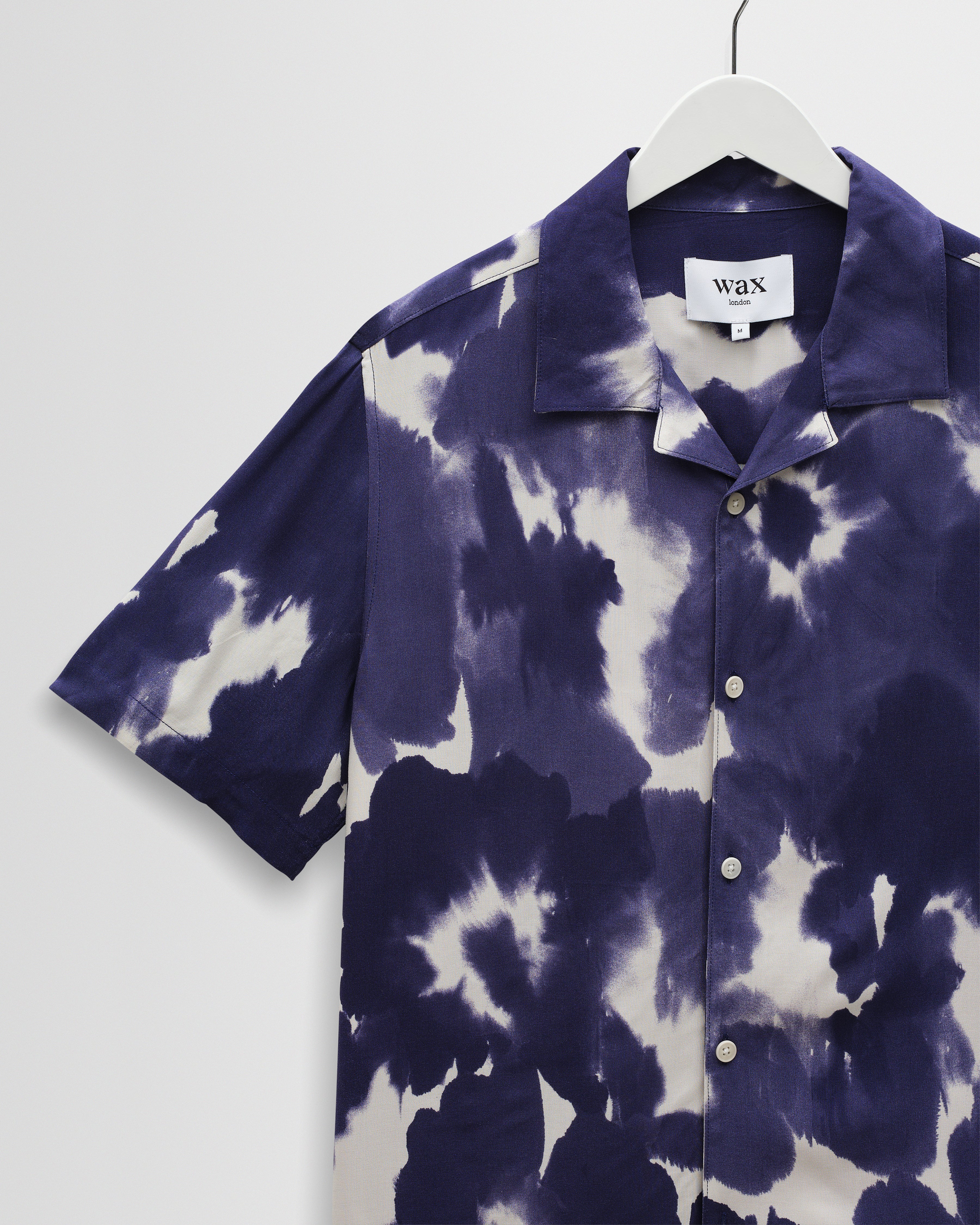 Didcot - Blue And White Floral Viscose Short-Sleeve Shirt - Image 2