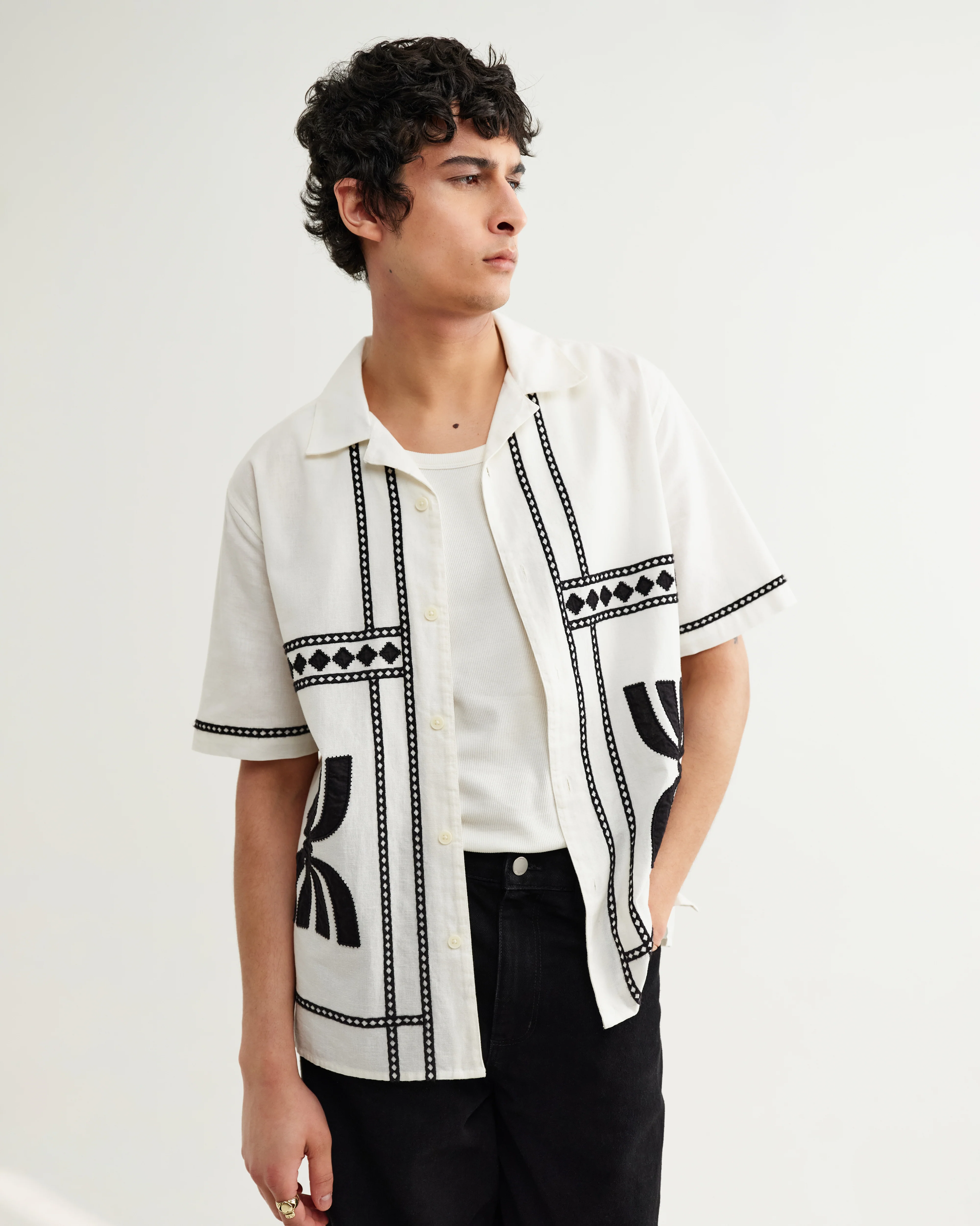 Didcot - Ecru And Black Border Applique Short-Sleeve Shirt - Image 2