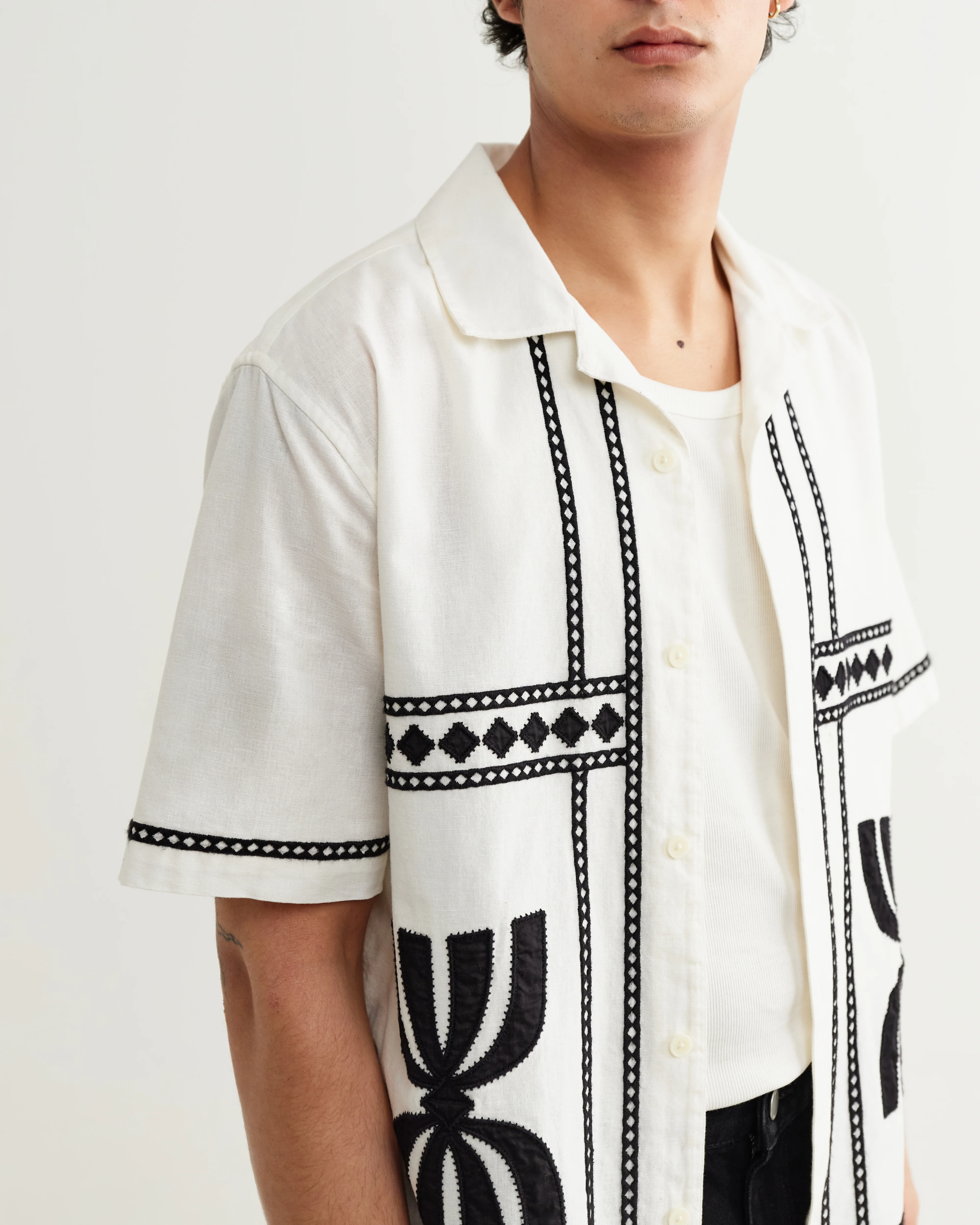 Didcot - Ecru And Black Border Applique Short-Sleeve Shirt - Image 4