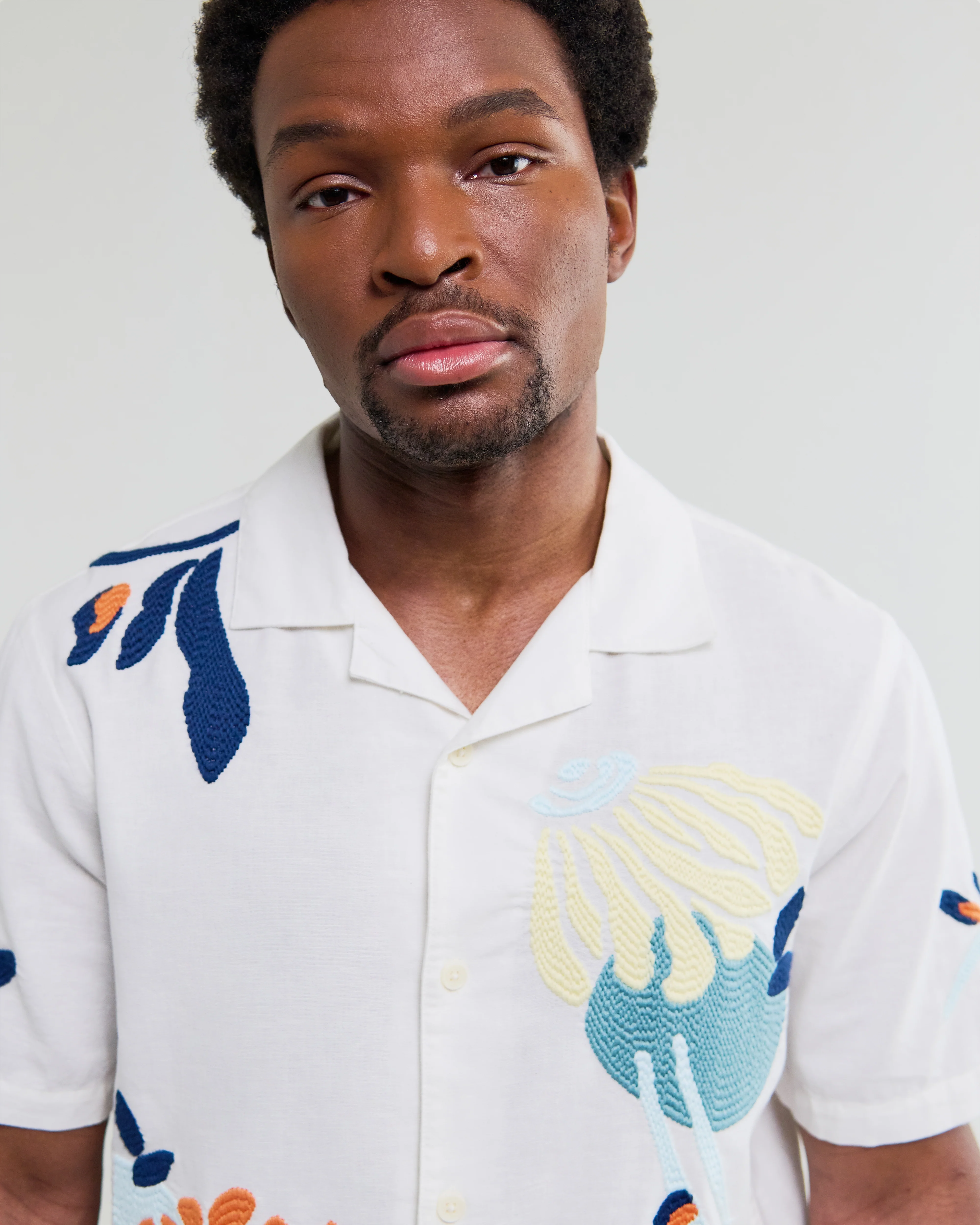 Didcot - Ecru And Multicolour Flower Embroidered Short-Sleeve Shirt - Image 3