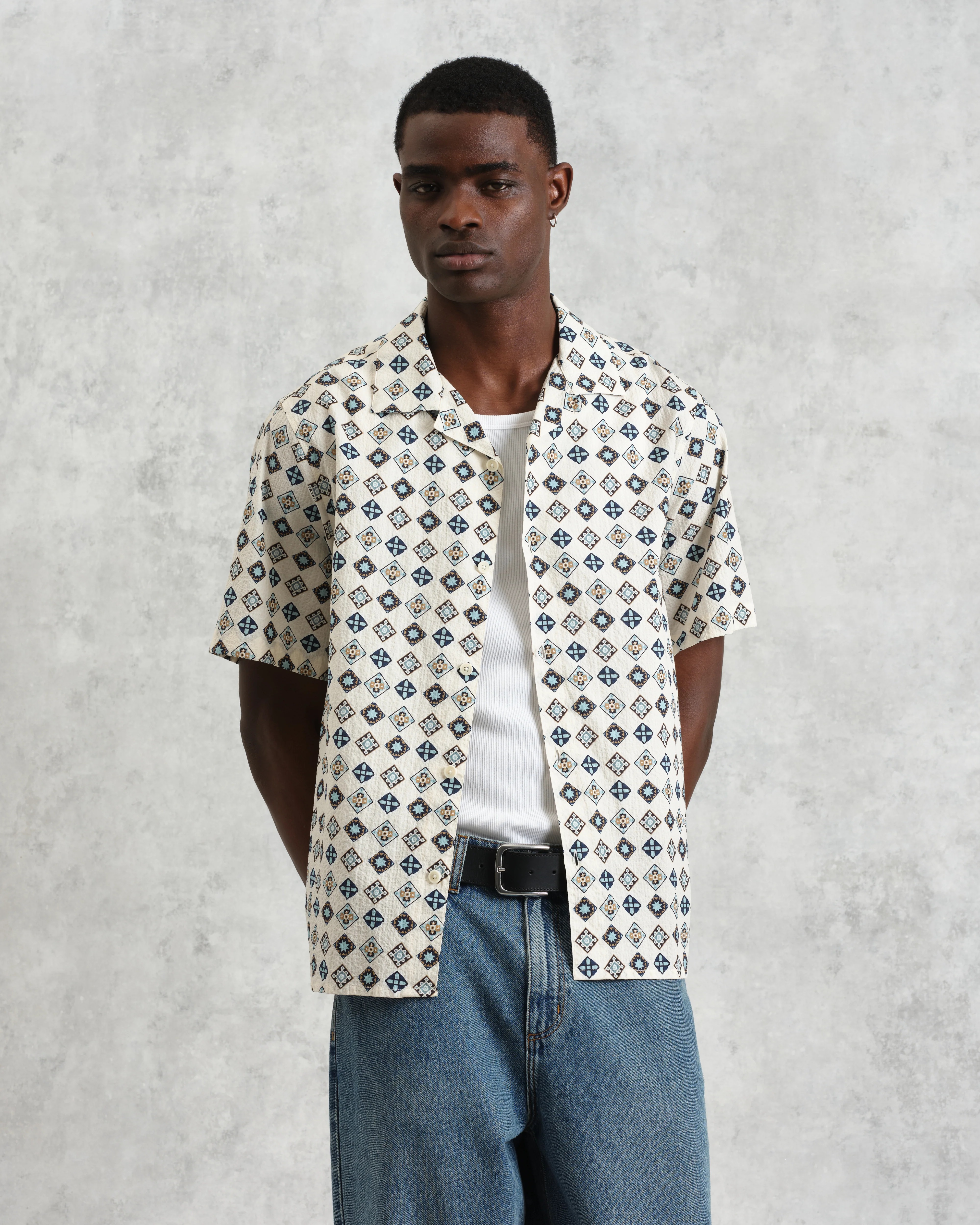 Didcot - Ecru And Multicolour Geometric Tile Seersucker Short-Sleeve Shirt - Image 2