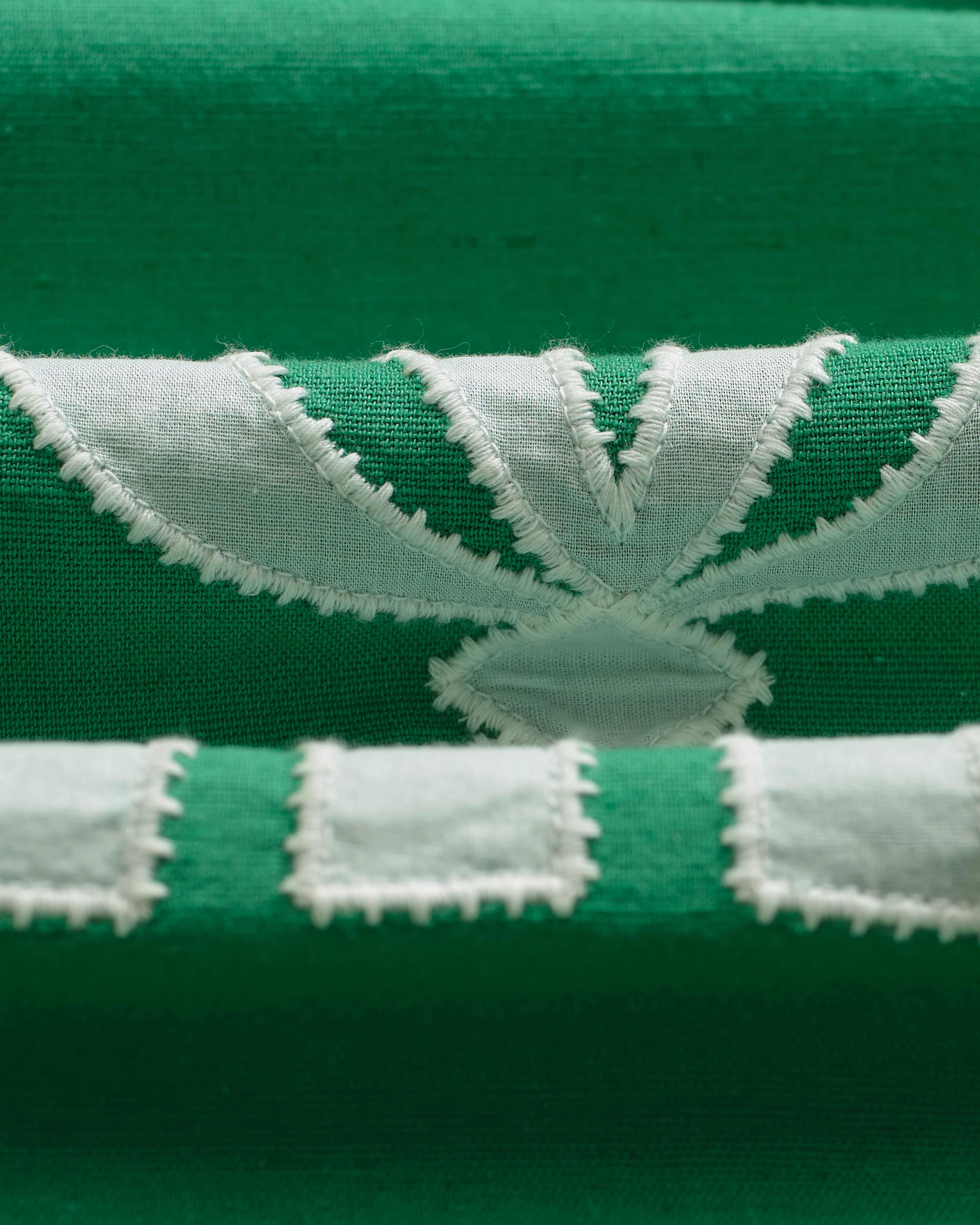 Didcot - Green And White Border Applique Short-Sleeve Shirt - Image 9