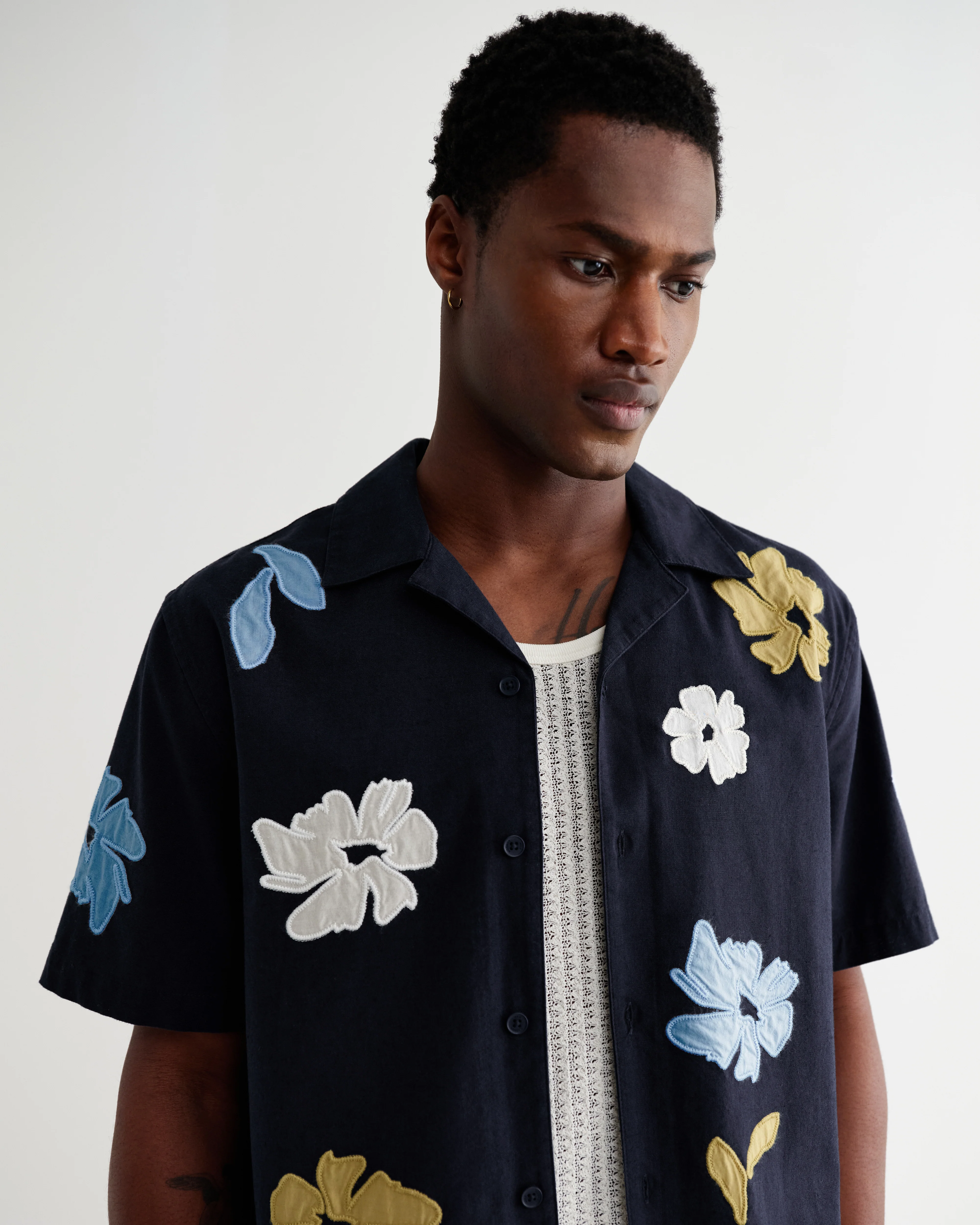 Didcot - Navy And Multicolour Floral Applique Short-Sleeve Shirt - Image 4