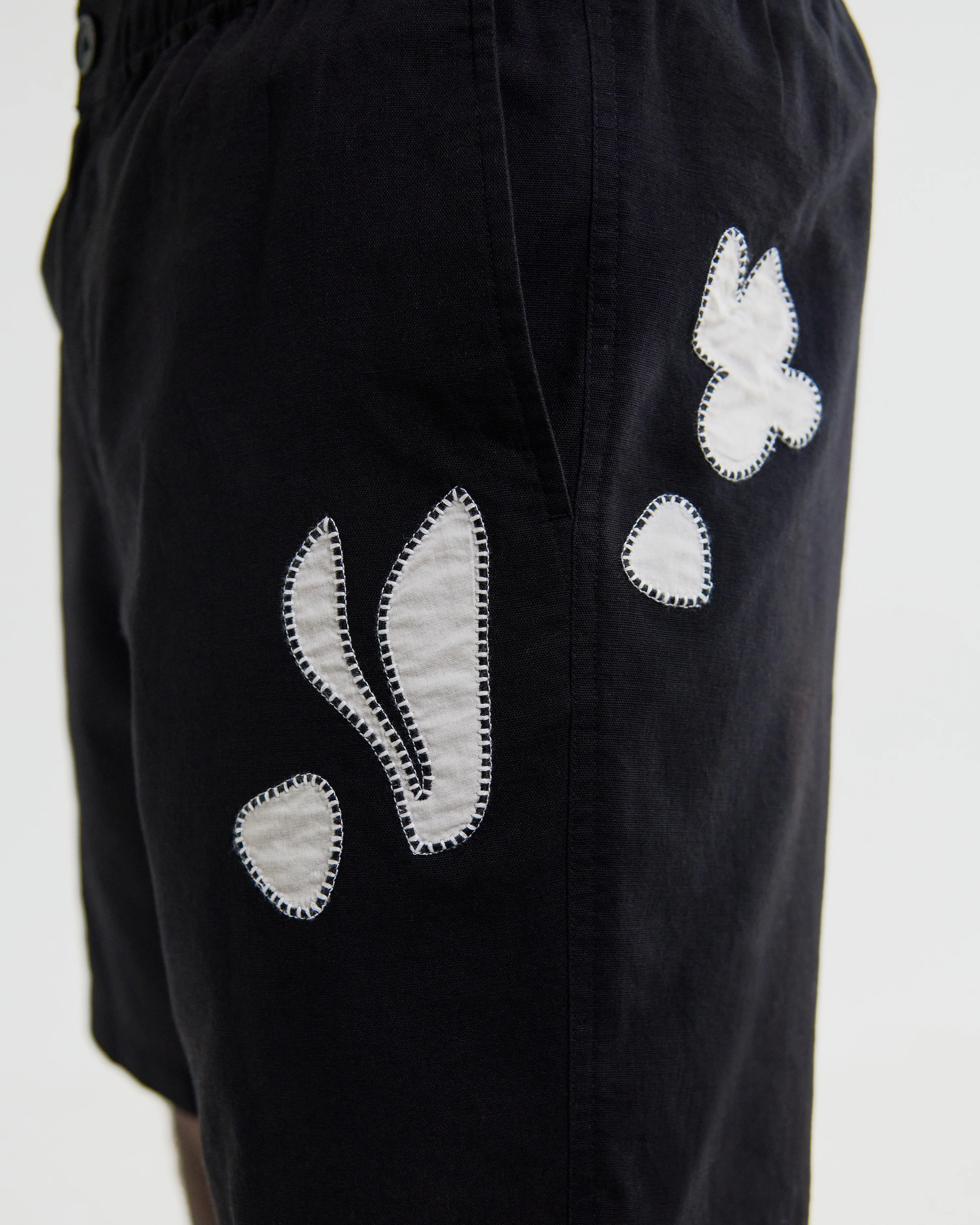 Kurt - Black And Beige Abstract Applique Shorts - Image 4
