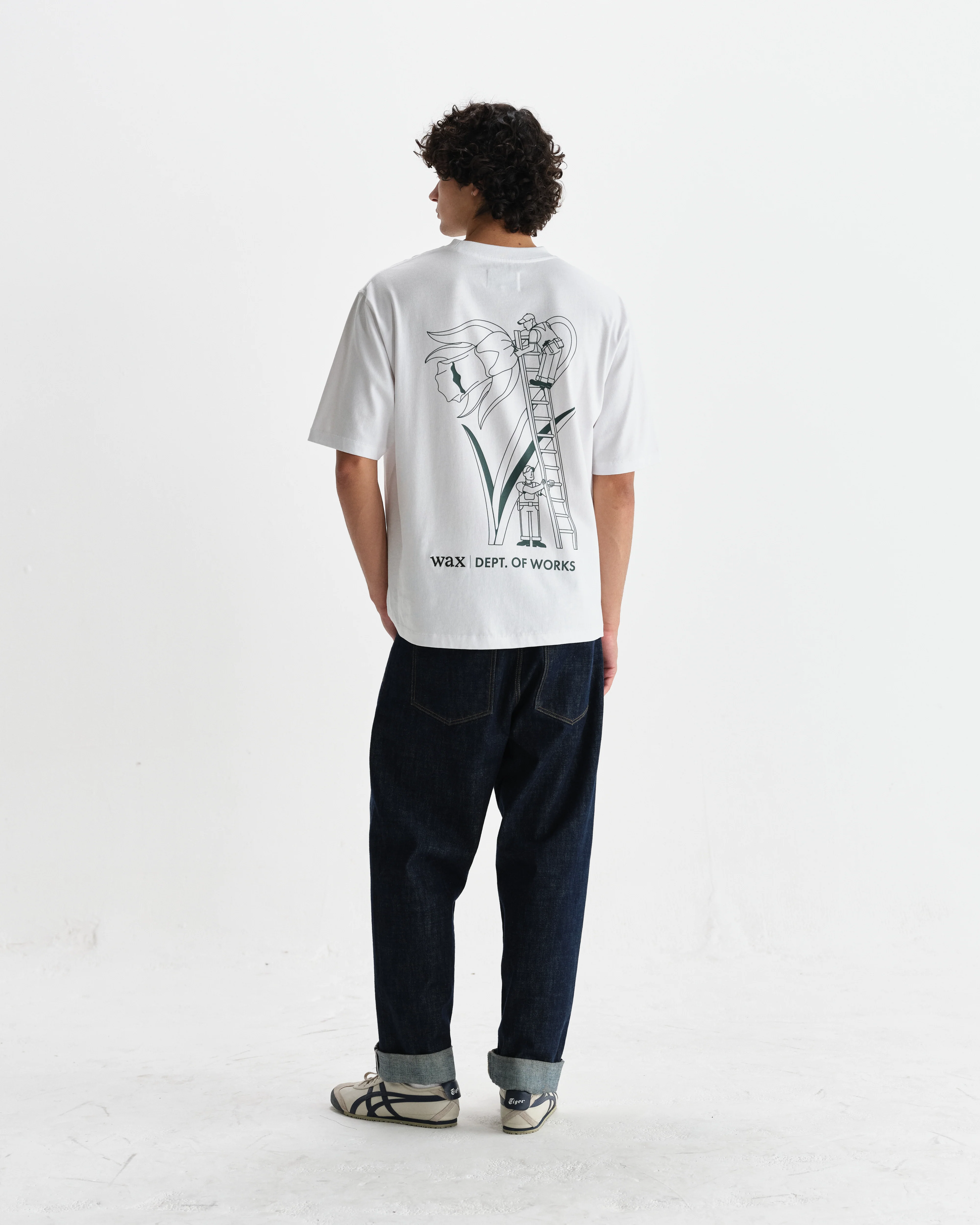 Milton - White Daffodil Graphic Organic Cotton T-Shirt - Image 7