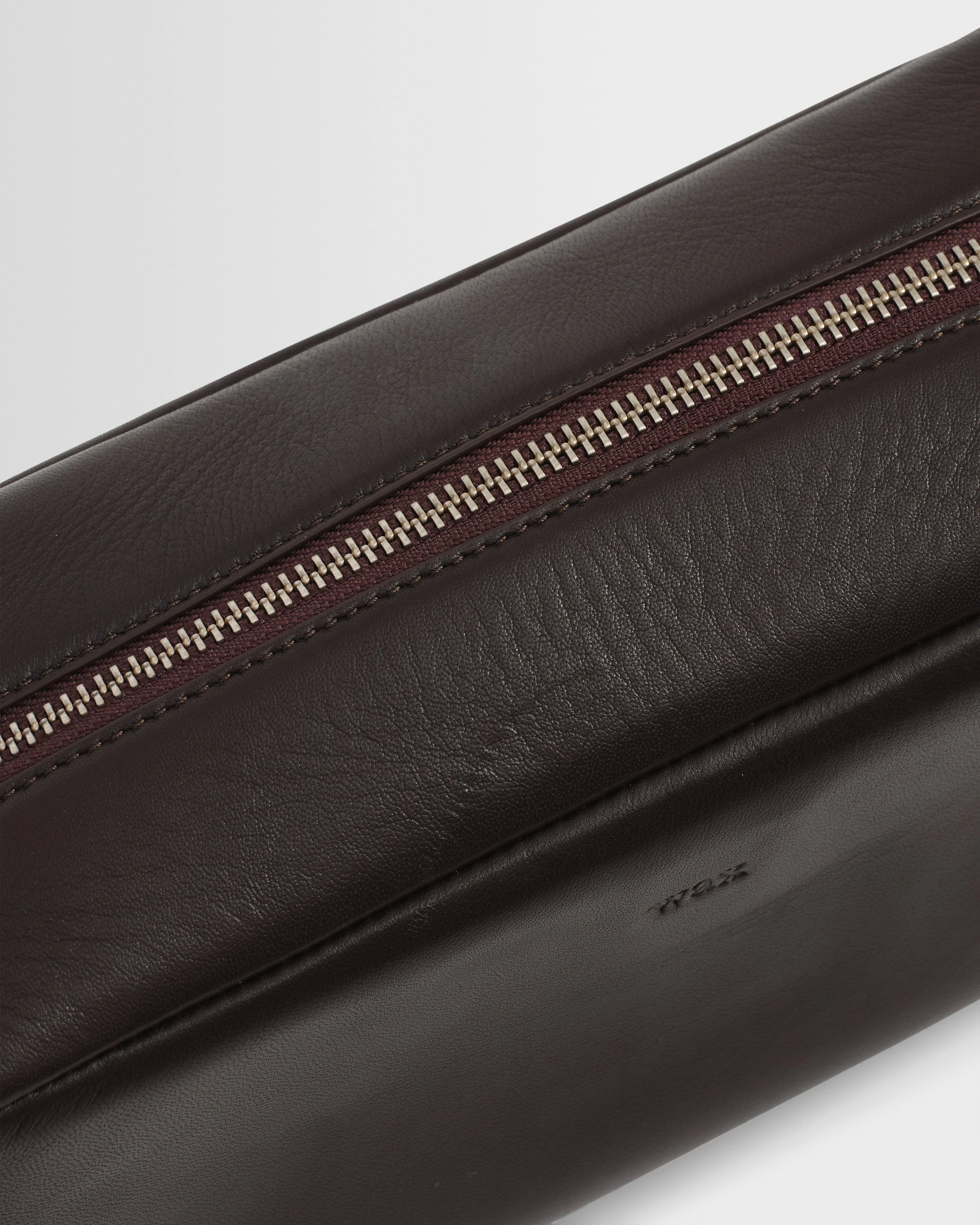 Wells - Dark Brown Grain Leather Washbag - Image 3